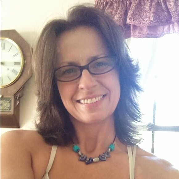 Meet your Posher, Leslie - Picture 1 of 1